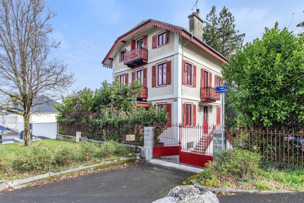 Repaire Du Bagnerais Apartment Bagneres-de-Bigorre Exterior photo